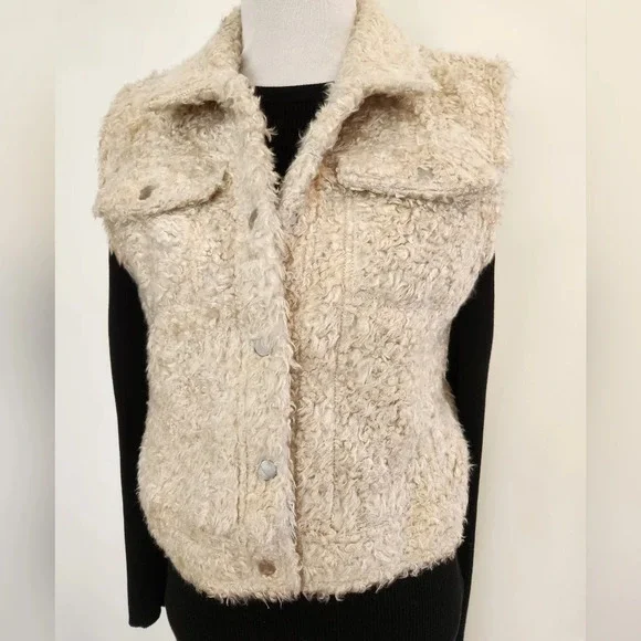 ||GAP|| fur vest - Picture 2 of 6